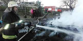 В Зеленому Барвінку на Олександрійщині зайнялася будівля (ФОТО)
