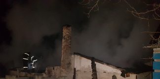 В Червоній Кам’янці згоріла покрівля господарчих споруд та дрова