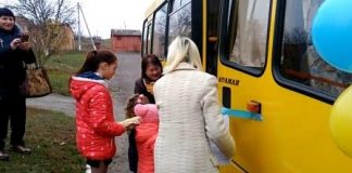 Дітям з Нової Праги подарували новенький автобус