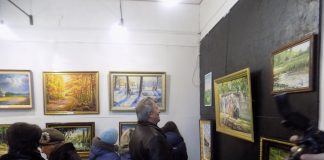 «Ну люблю я природу і тому не можу не відображати її на полотнах»… В Олександрії відкрилася виставка знам’янського художника
