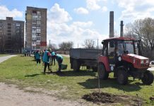 Олександрійці разом з депутатами провели день з озеленення Олександрії